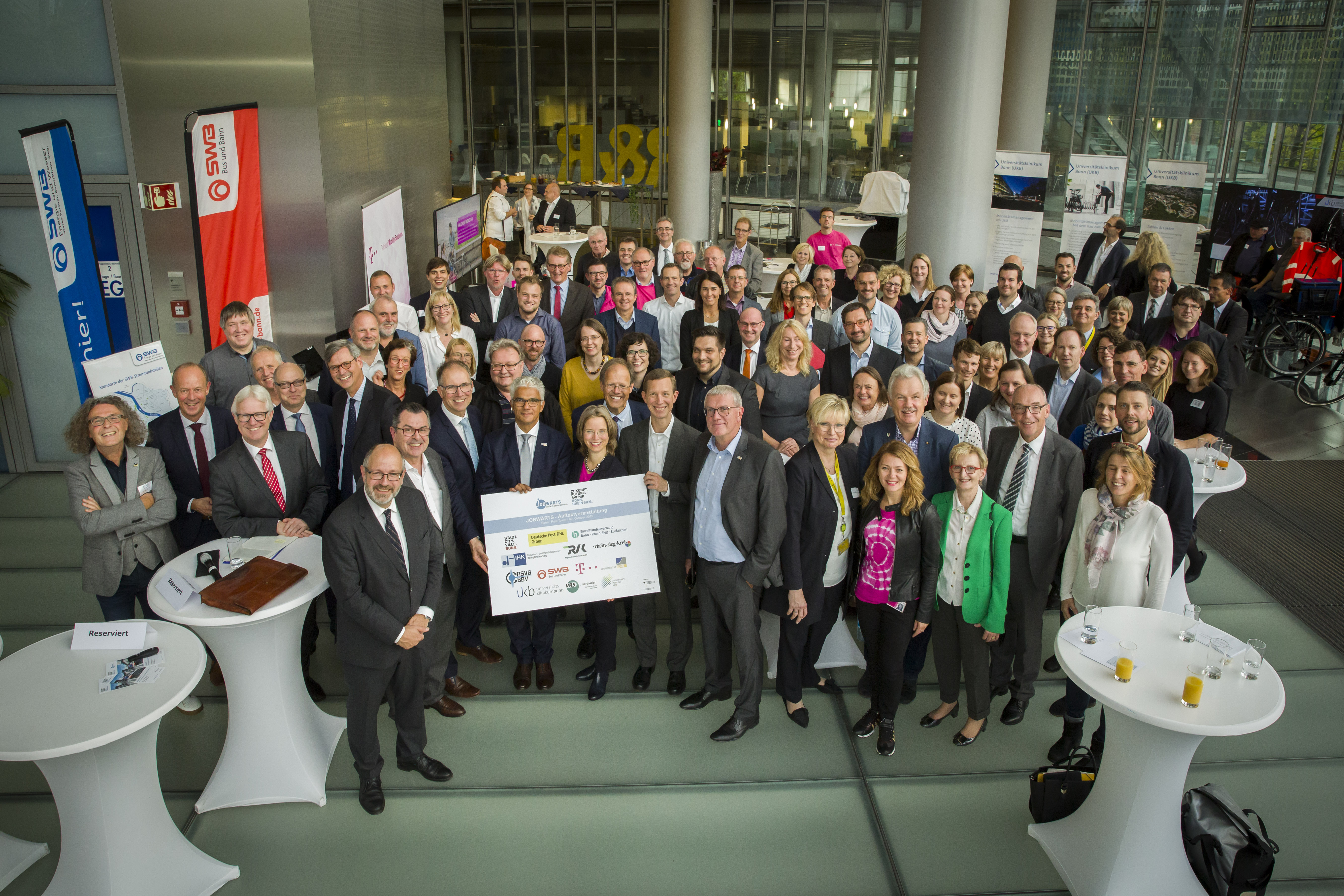 Alle an Bord: Das Gruppenbild der Initiative JOBWÄRTS zeigt, wieviel Einfluss die neue Mobilität haben kann.